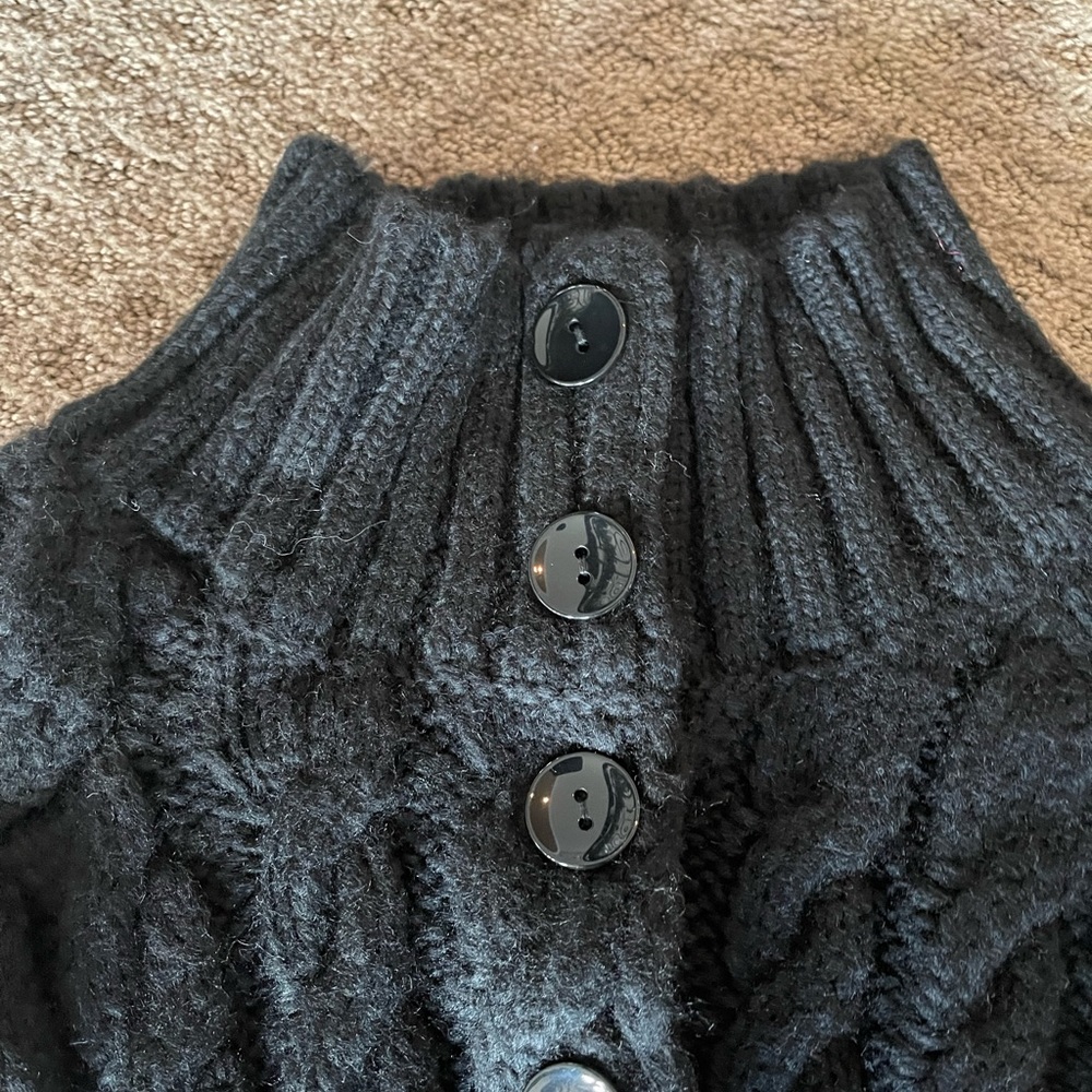 ๐ The CELES Hand Knit Long Sweater - Picture 9 of 10
